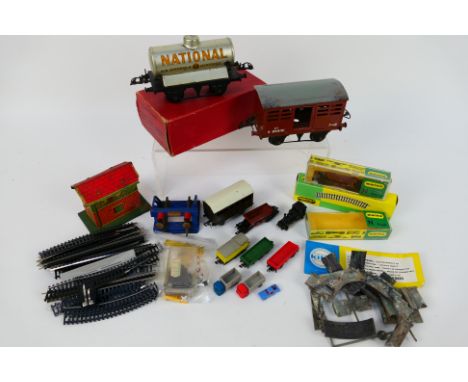 Hornby - Minitrix - Kibri - A mixed collection of model railway items in N gauge and O gauge. Lot includes an unboxed N gauge