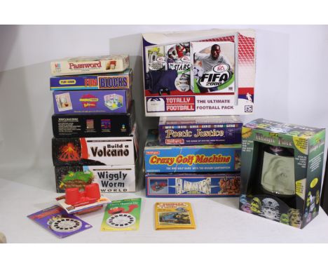 Tyco - Waddingtons - Others - A boxed group of vintage games, and toys. Lot includes 'Gladiators - The Ultimate Action Board 