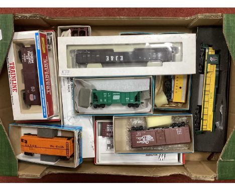A Quantity of HO Gauge American outline locomotives and rolling stock, including a Bachmann Spectrum Co-Co Diesel No 8526 in 