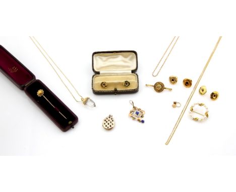 Group of Victorian and later gold jewellery, including quartz crystal pendant and chain, in 14 ct, Edwardian floral pendant s