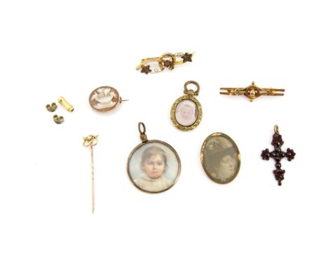 Victorian shell brooch depicting Pliny's Doves, measuring 2 x 1.5cm, two antique bar brooches, pearl set stick pin, all mount