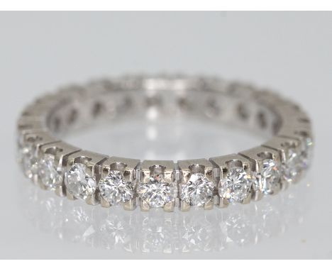 Memory-Ring mit 22 Brillanten, zusammen ca. 1,38 ct, 80-er Jahre.585/- Weißgold. Gesamtgewicht ca. 2,9 g. Umlaufend 22 Krappe