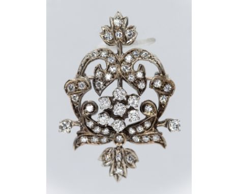 Brosche/Anhänger mit Altschliff-Diamanten und Achtkant-Diamanten zusammen ca. 0,90 ct, um 1900.585/- Gold, rhodiniert. Stilis