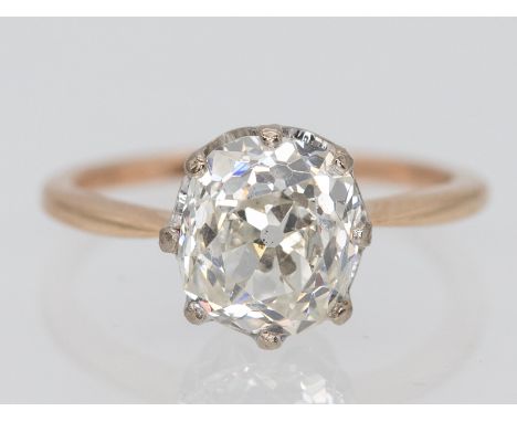 Solitärring mit antikem Altschliff-Diamant im Kissenschliff ca. 2,6 ct, um 1900. 585/- Gelb- und Weißgold. Gesamtgewicht ca. 