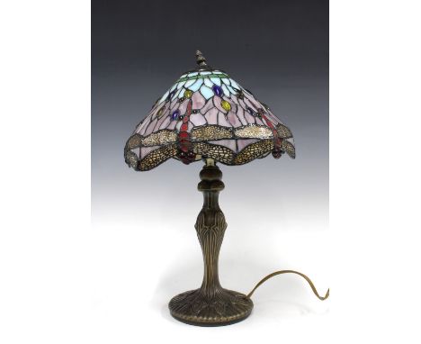 Tiffany style lamp with glass shade, 42cm