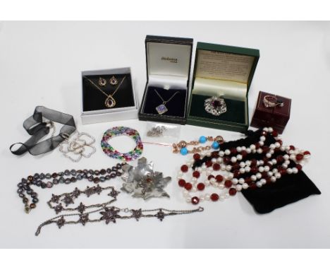 A collection of silver and costume jewellery to include necklaces, a dress ring and earrings, etc