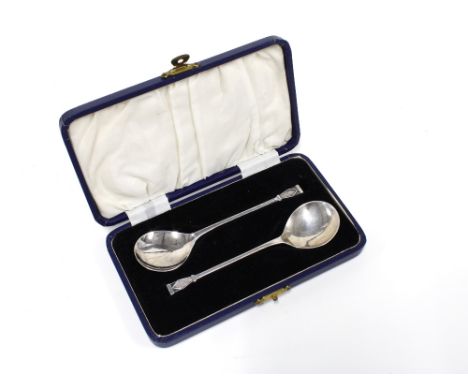 A pair of silver spoons, in a fitted box, Birmingham 1947 (2)