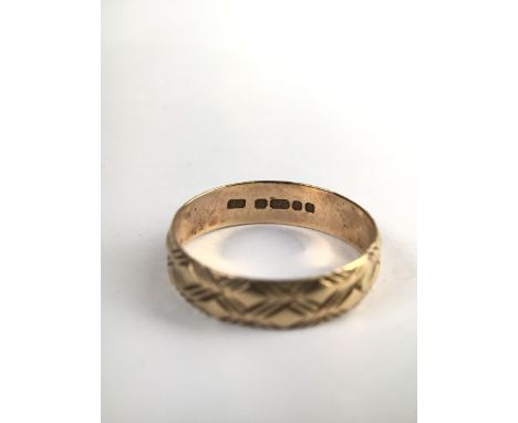 A 9ct gold wedding band. 2.0g. Size R