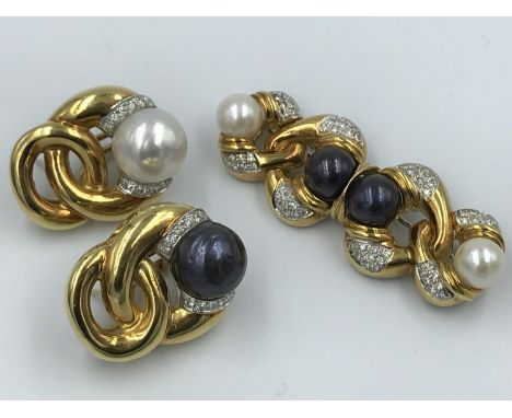 Diamond &amp; pearl booch &amp; earring set in 750 marked gold, brooch set with 2 white &amp; 2 black pearls in a knot motif 