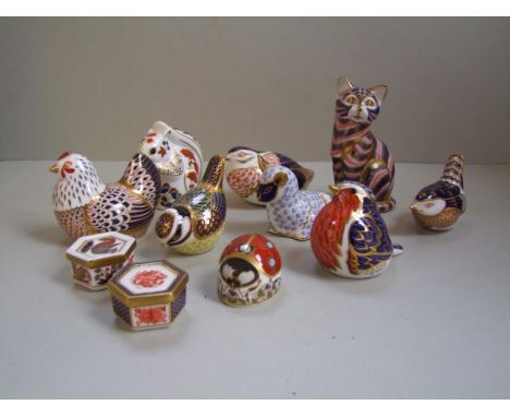 2 Crown Derby animal figurines gold button, 6 other silver buttons, 1 without a button, 2 hexagonal miniature boxes 