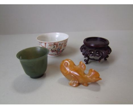 Famille rose saki bowl, small jade bowl &amp; snuff bottle shaped as a fish 