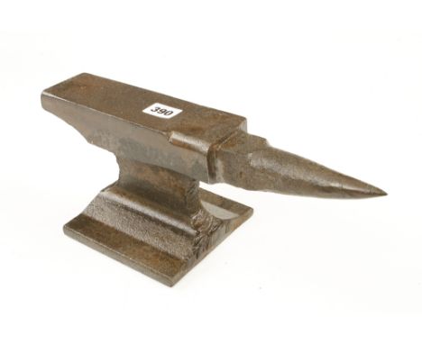 An 18lb bench anvil G