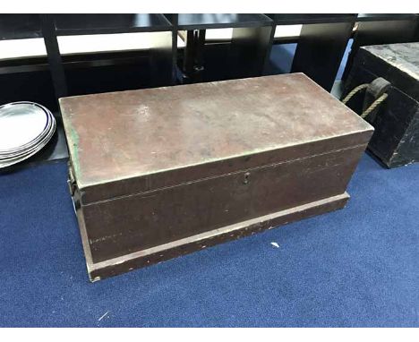 VINTAGE TOOL CHEST containing tools and planes 
