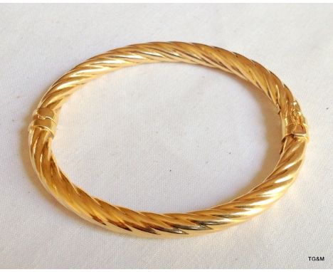 A 9ct gold ladies bangle, 10 grams