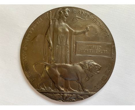 A FIRST WORLD WAR MEMORIAL PLAQUE TO THE MACHINE GUN CORPS. A Memorial Plaque named to Wilfred Lionel Chubb. Serjeant Chubb s