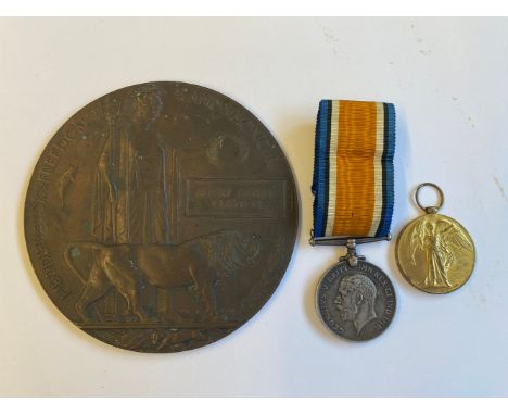 A FIRST WORLD WAR PLAQUE AND PAIR TO THE NORTHUMBERLAND FUSILIERS. A Great War pair comprising War Medal and Victory medal na