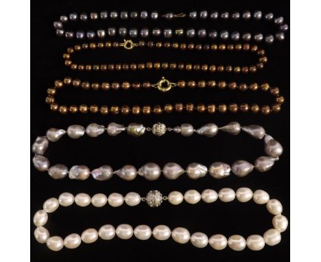 Five cultured pearl single strand necklets (5)