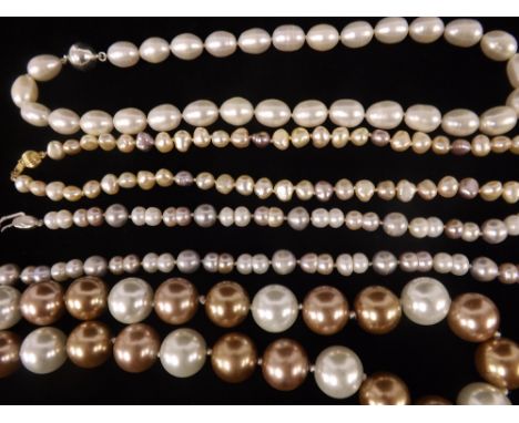 Four freshwater cultured pearl necklets (4)