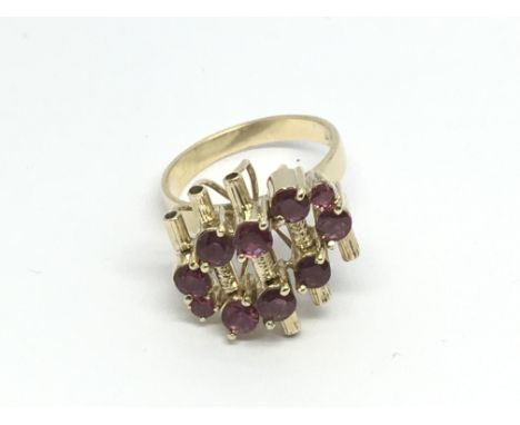 A circa 1960s 14ct gold ten stone garnet dress ring, approx 6.5g and approx size O.