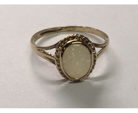 A 9carat gold ring set with an opal. Ring size J.