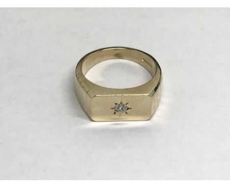 A gents 9ct gold signet ring, approx 7.5g and approx size R.