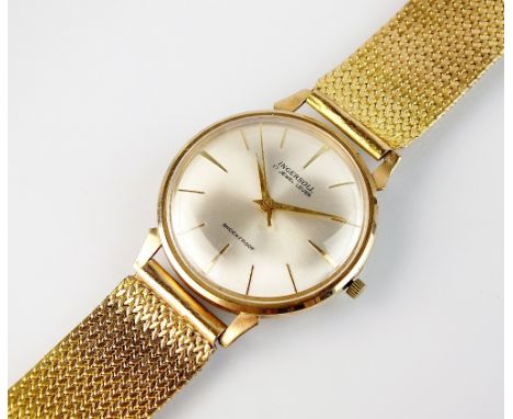 A Gentleman's 9ct gold Ingersoll bracelet wristwatch, the circular silvered dial with batons, manual wind, with attached 9ct 