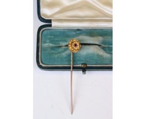 Victorian 15ct Gold Stick Pin, the head inset with a Ruby, stamped 15ct, 6cm long, with case 