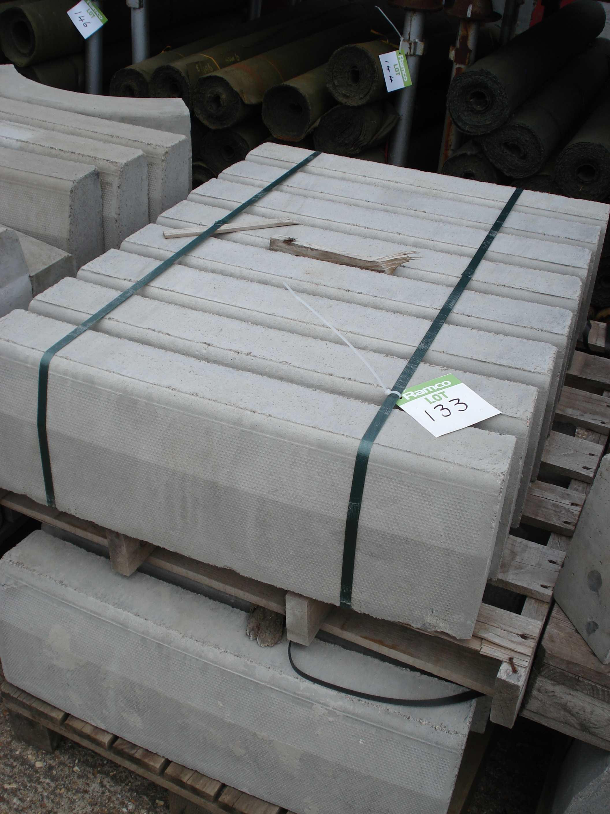 CONCRETE EDGING BLOCKS - CURVED AND STRAIGHT - 9 BLOCKS AT 12CM X 25CM ...