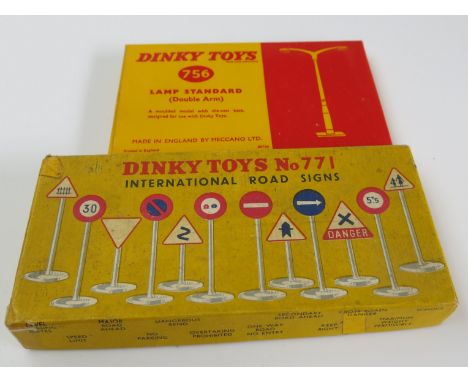 Dinky boxed International Road Signs set no 771 boxed lamp standard no 756 (2).