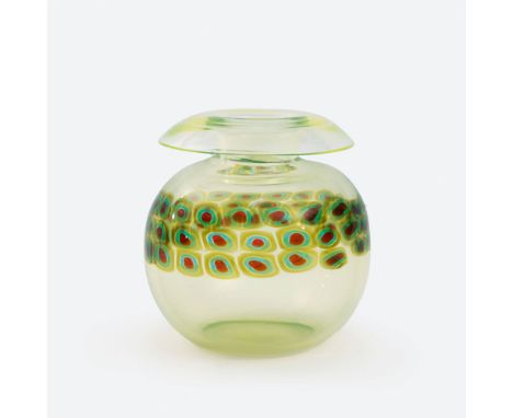 Antonio da Ros (Venedig 1936). Vase 'murrine'. Murano, Cenedese. Um 1969. Überfangglas, grünlich. H. 18 cm. Gebauchte Form mi