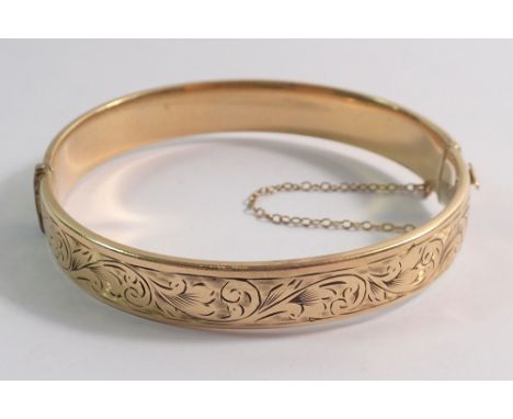 A 9 carat gold hinged bangle on metal core, 14g total