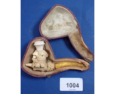 A 19th century meerschaum pipe in the form of a parrots head holding a berry in his beak, in fitted case, 9.5cm
