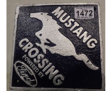 Cast iron Ford Mustang crossing wall plaque, L: 18 cm. P&amp;P Group 2 (£18+VAT for the first lot and £3+VAT for subsequent l