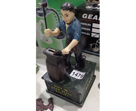 Cast iron John Deere blacksmith interactive moneybox, H: 22 cm. P&amp;P Group 2 (£18+VAT for the first lot and £3+VAT for sub