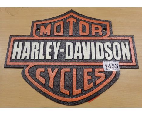 Cast iron Harley Davidson motor cycle wall plaque, L: 25 cm. P&amp;P Group 2 (£18+VAT for the first lot and £3+VAT for subseq