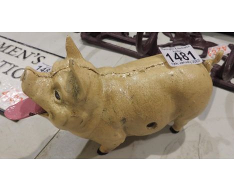 Cast iron swallowing coins interactive pig moneybox. P&amp;P Group 2 (£18+VAT for the first lot and £3+VAT for subsequent lot