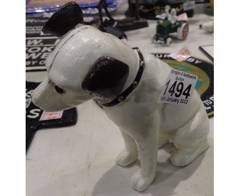 Cast iron sitting dog money box, H: 15 cm. P&amp;P Group 1 (£14+VAT for the first lot and £1+VAT for subsequent lots) 
