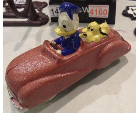Cast iron Daffy Duck driving car interactive ornament, L: 18 cm. P&amp;P Group 2 (£18+VAT for the first lot and £3+VAT for su