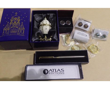 Boxed decorative egg, boxed fountain pen, keyrings and cufflinks. P&amp;P Group 1 (£14+VAT for the first lot and £1+VAT for s