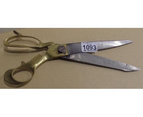 Pair of Honesty 100 percent Funner steer dressmaking scissors. P&amp;P Group 1 (£14+VAT for the first lot and £1+VAT for subs