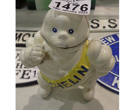 Cast iron Michelin Man moneybox, H: 10 cm. P&amp;P Group 1 (£14+VAT for the first lot and £1+VAT for subsequent lots) 