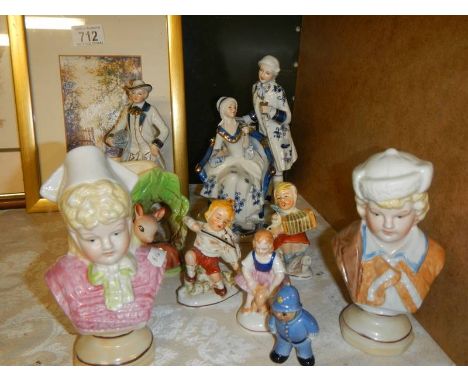 A mixed lot of vintage figures.