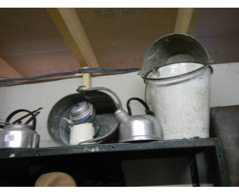A mixed lot of enamel and other kitchenware.