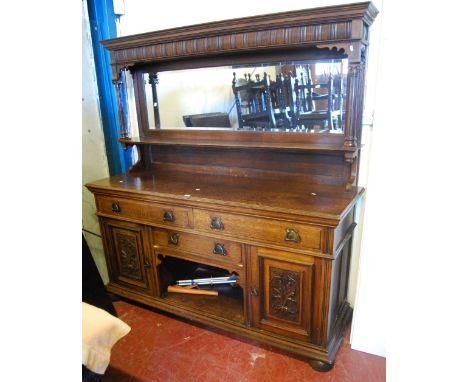 Edwardian oak mirror-back sideboard, the projected moulded cornice over rectangular mirror and shelf flanked by fluted column