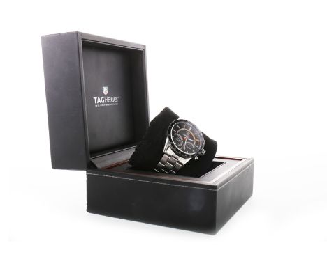 GENTLEMAN'S TAG HEUER CARRERA CALIBRE S LAPTIMER RETROGRADE STAINLESS STEEL QUARTZ WRIST WATCH 
the round black dial with app