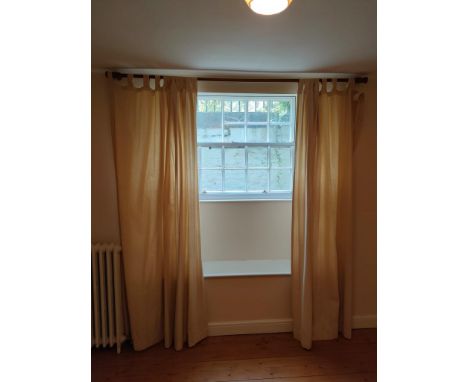 Assorted curtains 