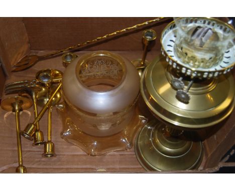 A box containing a quantity of brass and metalwares, to include brass oil lamp with yellow frosted shade