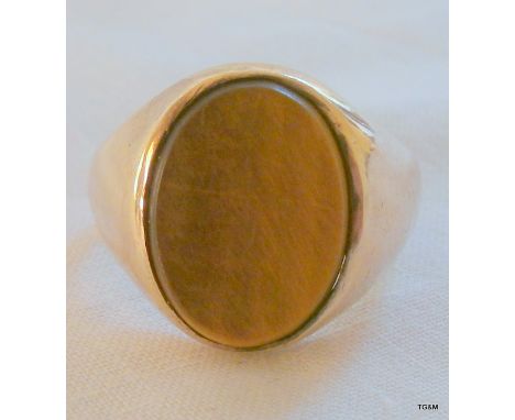 A men's 9ct gold hallmarked tiger's eye signet ring, size S