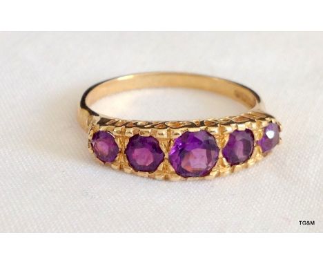 A 9ct Gold Hallmarked Antique Amethyst Ring. Size P/Q