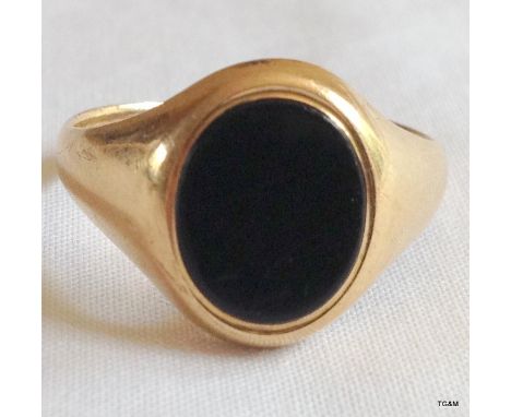 A 9ct gold mans signet ring size W